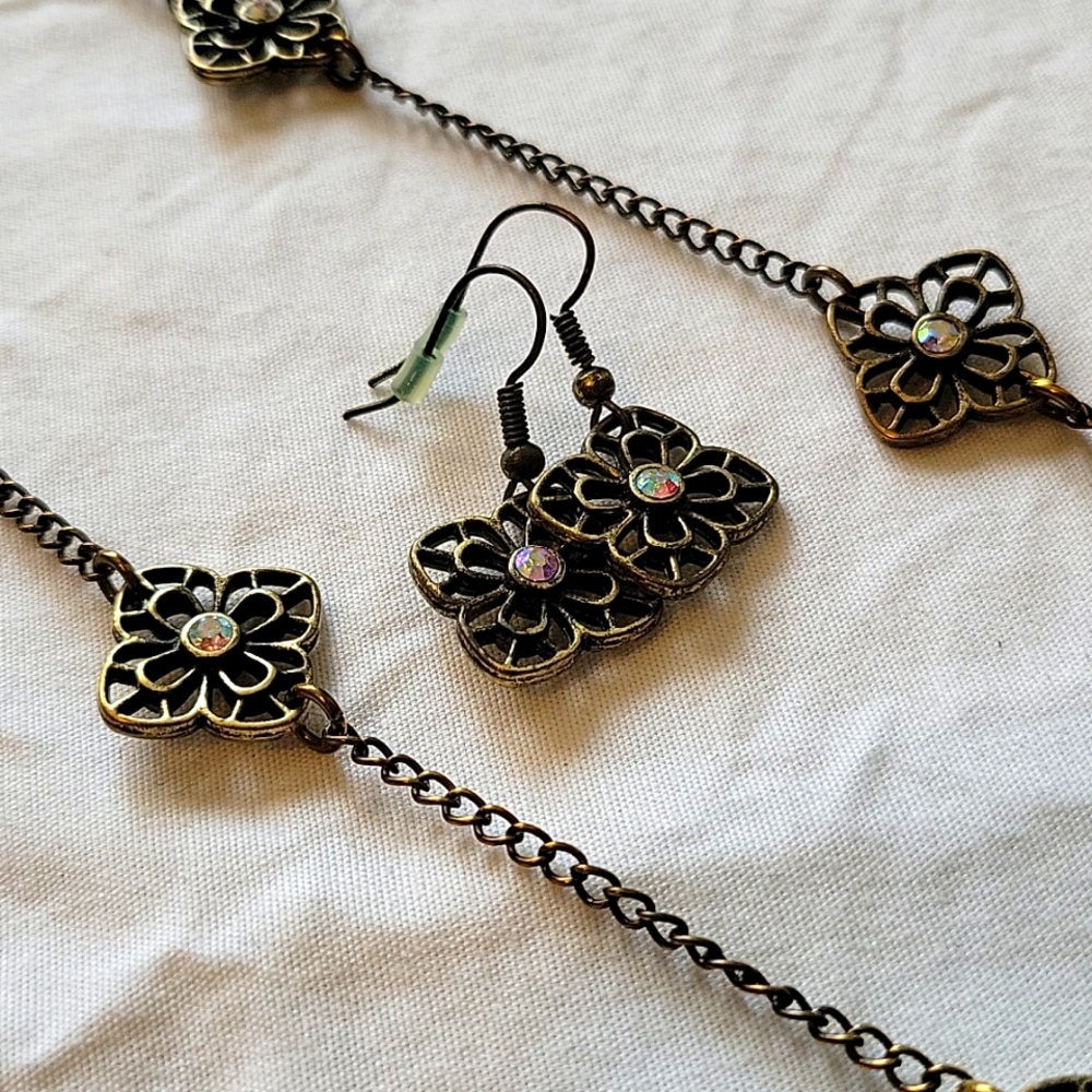 Premier Designs Jewelry matching earrings and necklace - Picture 4 of 5
